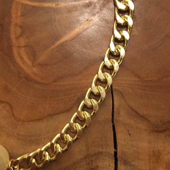 Gorgeous gold chain +Pearl statement necklace - Picture 6 of 7